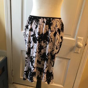 Monochrom Floral Tulip Skirt